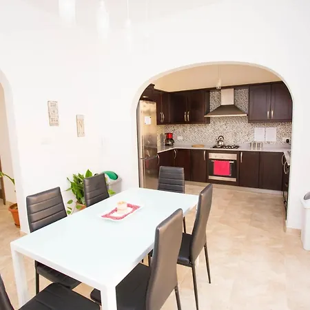 Miki's House Gozo Homestay